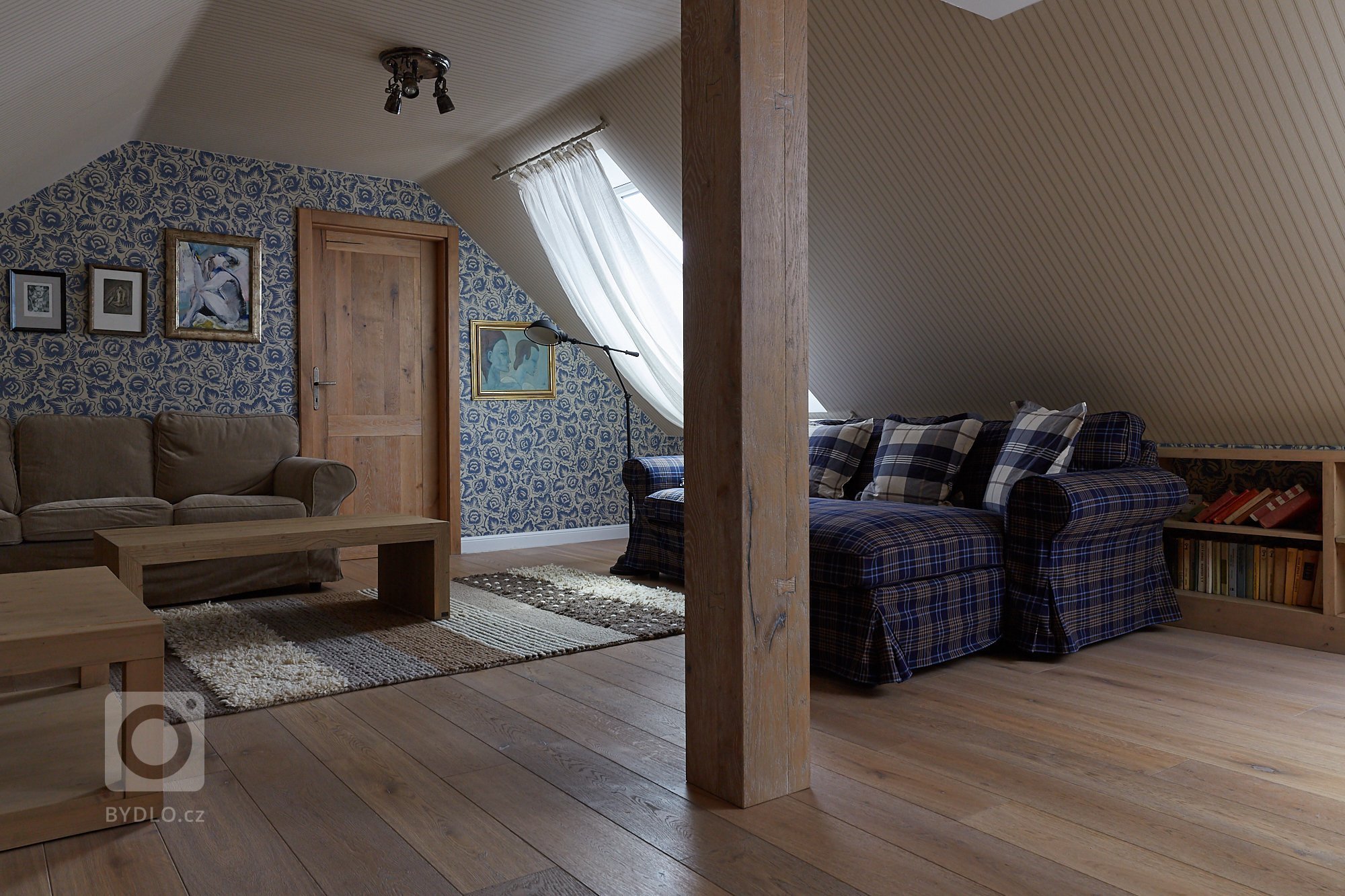 Když mě oslovila paní D. a přála si předělat celou chalupu do našeho stylu, měla jsem ohromnou radost. Nejednalo se o žádné staré stavení, ale o typický dům…