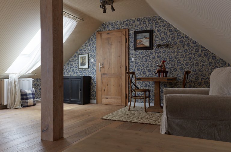 Když mě oslovila paní D. a přála si předělat celou chalupu do našeho stylu, měla jsem ohromnou radost. Nejednalo se o žádné staré stavení, ale o typický dům…