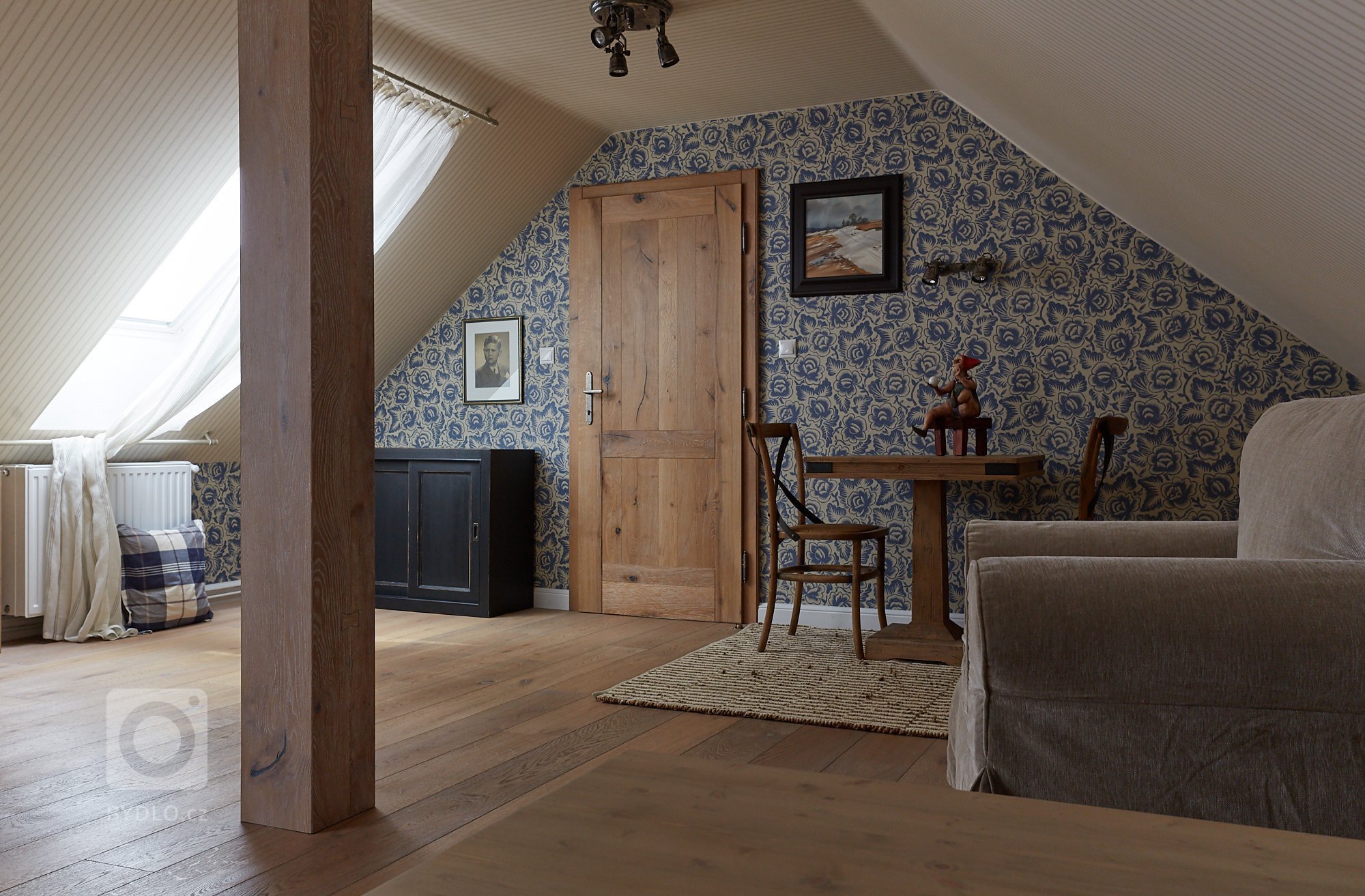 Když mě oslovila paní D. a přála si předělat celou chalupu do našeho stylu, měla jsem ohromnou radost. Nejednalo se o žádné staré stavení, ale o typický dům…