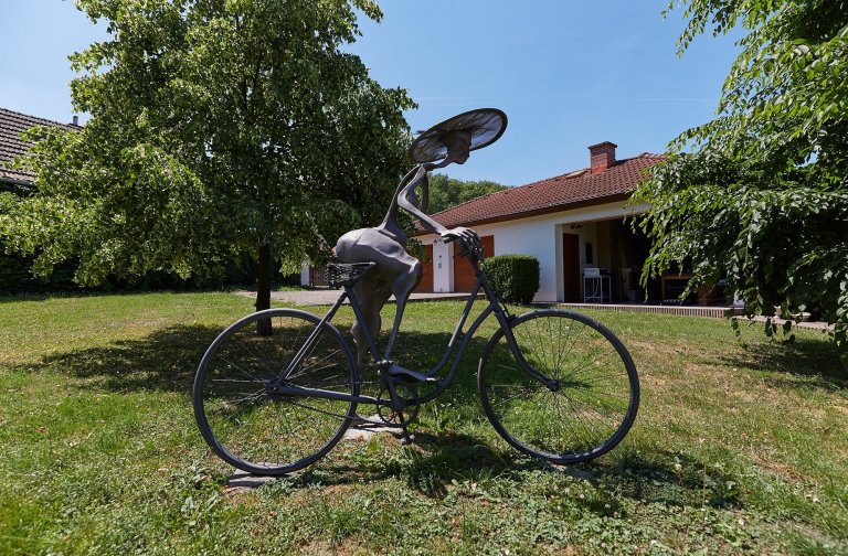 Když mě oslovila paní D. a přála si předělat celou chalupu do našeho stylu, měla jsem ohromnou radost. Nejednalo se o žádné staré stavení, ale o typický dům…