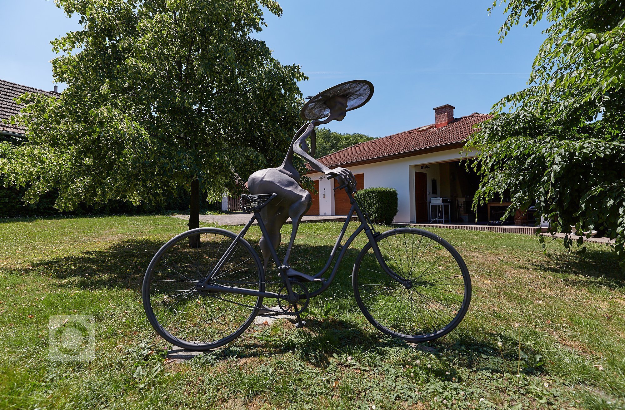 Když mě oslovila paní D. a přála si předělat celou chalupu do našeho stylu, měla jsem ohromnou radost. Nejednalo se o žádné staré stavení, ale o typický dům…