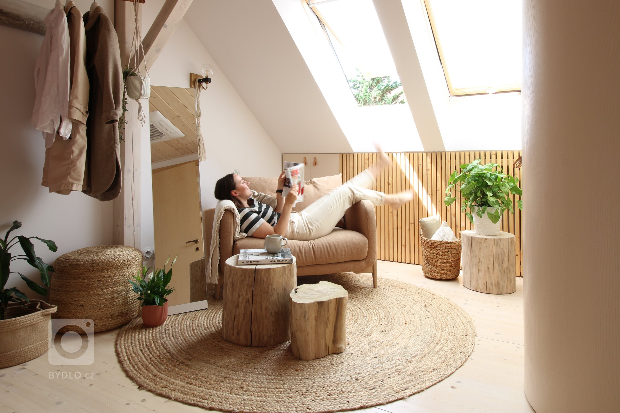 Nově zrekonstruovaný podkrovní prostor se nachází v krásném původním stavení ve Strýčkovicích, v malé vísce jižně od Plzně. Zadáním bylo prostor provzdušnit a…