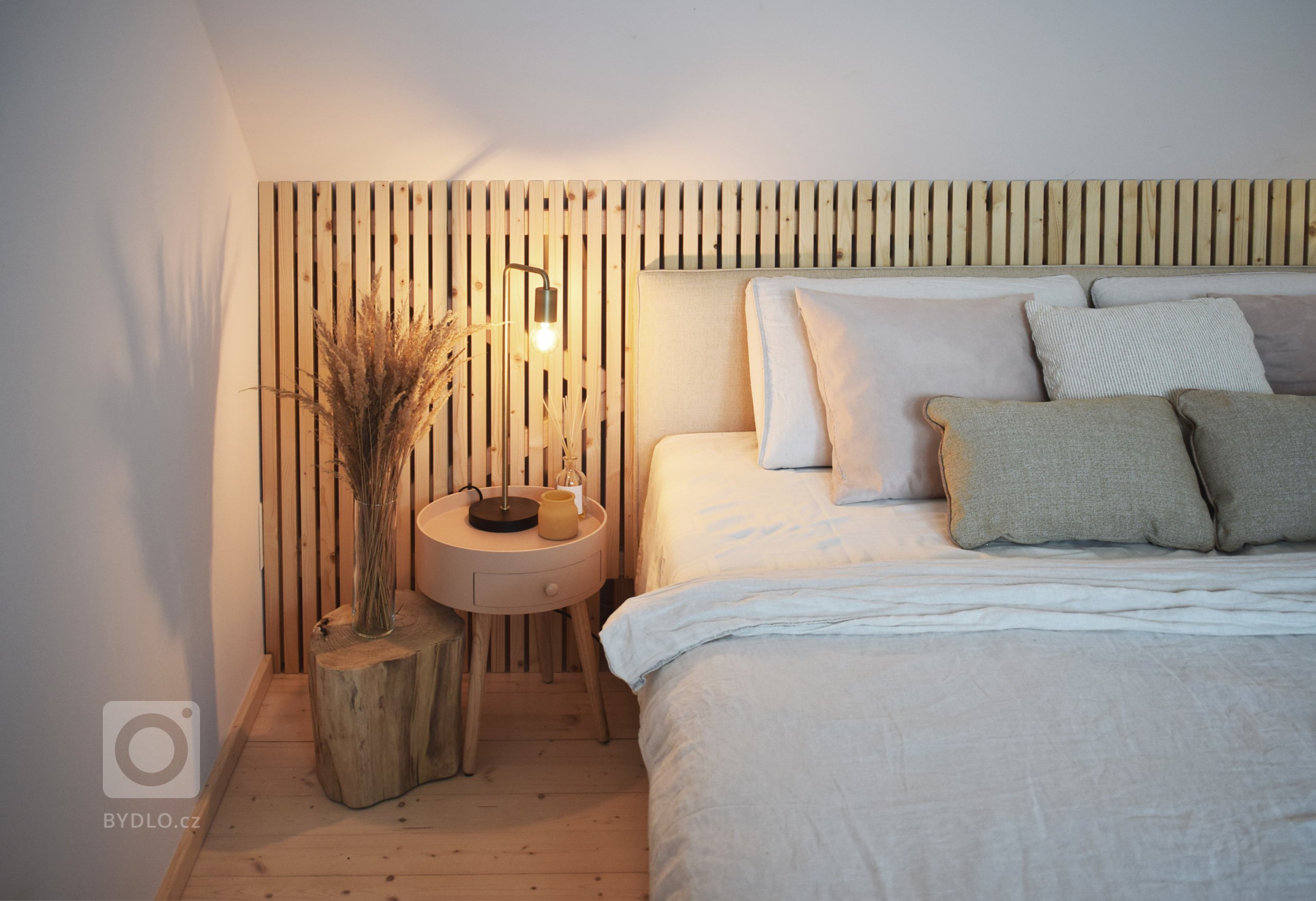 Nově zrekonstruovaný podkrovní prostor se nachází v krásném původním stavení ve Strýčkovicích, v malé vísce jižně od Plzně. Zadáním bylo prostor provzdušnit a…