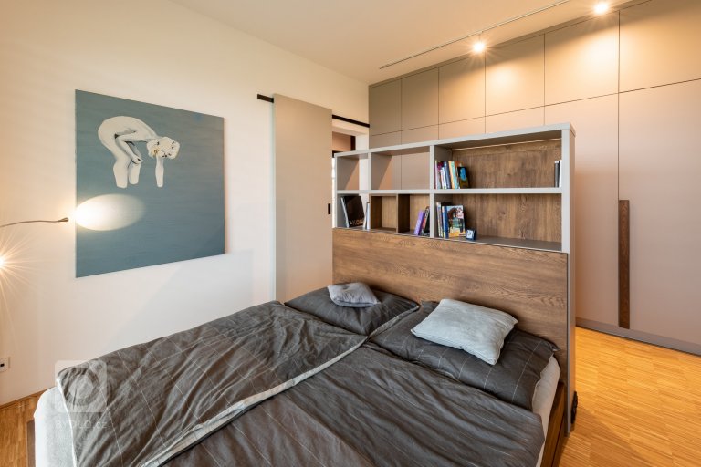 add picture to album