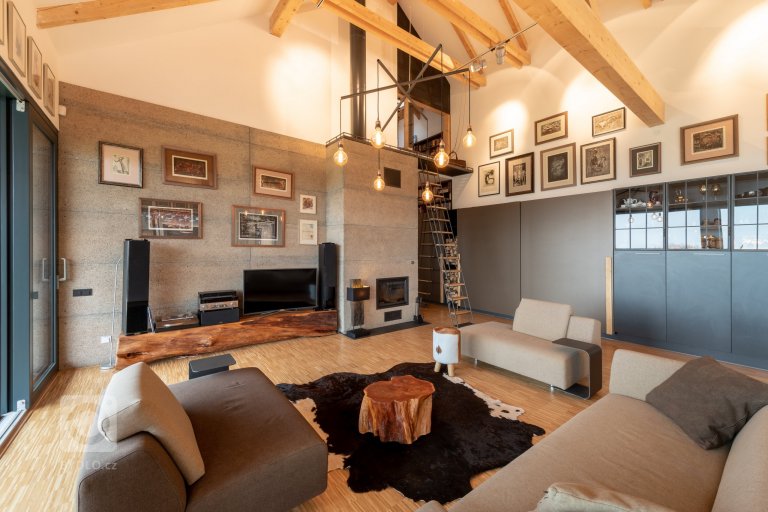 add picture to album