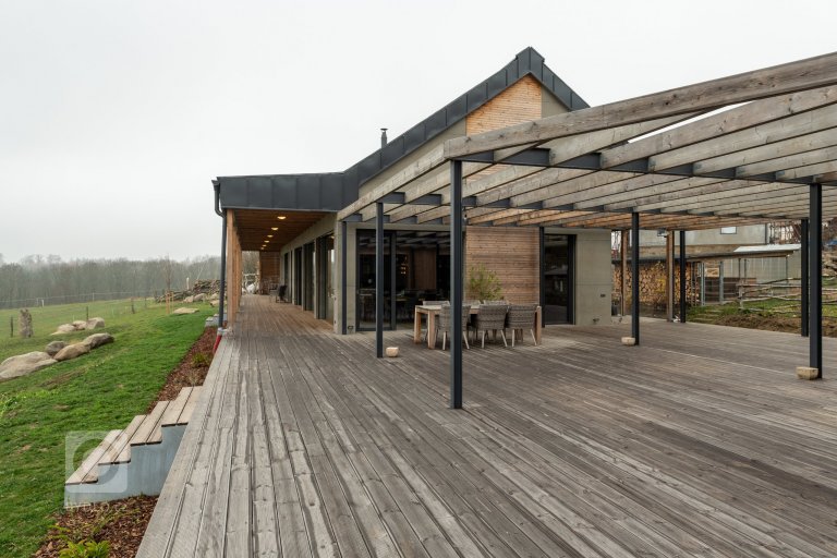 add picture to album