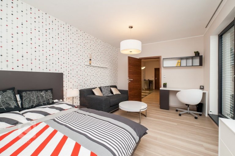 add picture to album