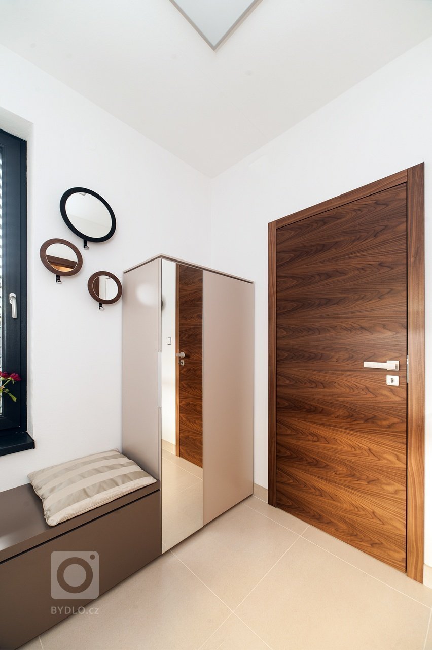 Návrh a celkové dispoziční řešení rodinného domu, včetně koordinace stavebních úprav. Následný výběr podlahových krytin, oken a dveří. Dodání a následná montáž…