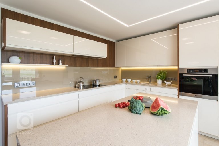 add picture to album