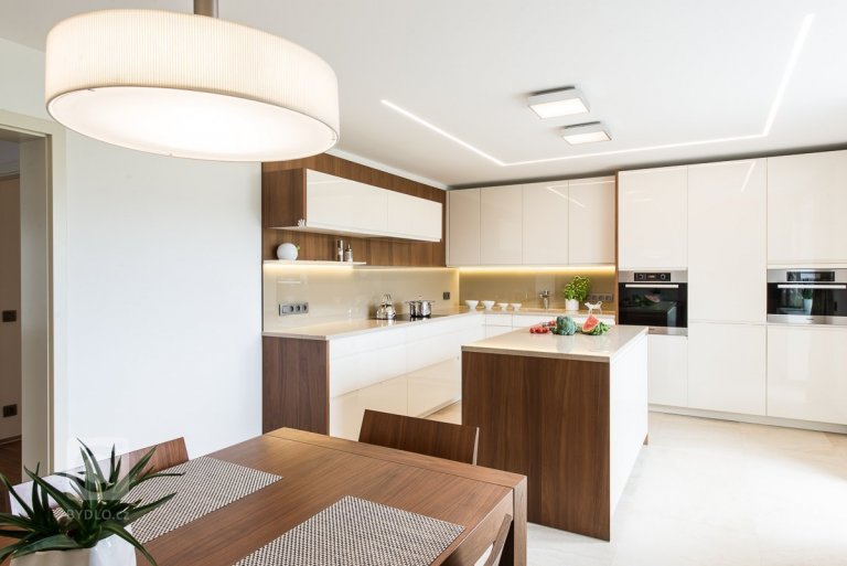 add picture to album