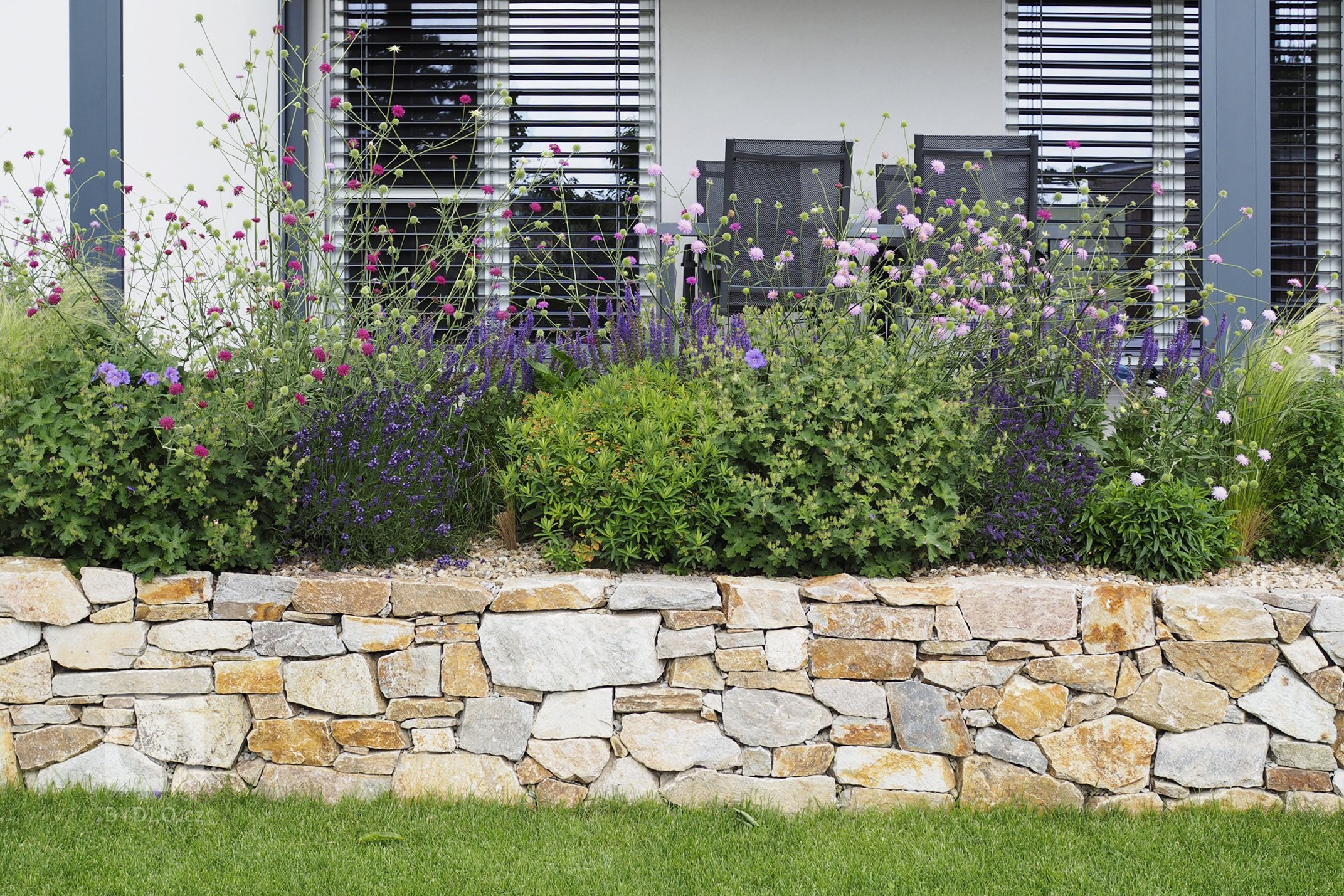 Neveliká zahrada nacházející se jižně od Brna a majitelé, kteří náš ateliér oslovili s&nbsp;přáním zobytnit zahradu, jejíž dosavadní podoba ani náplň…
