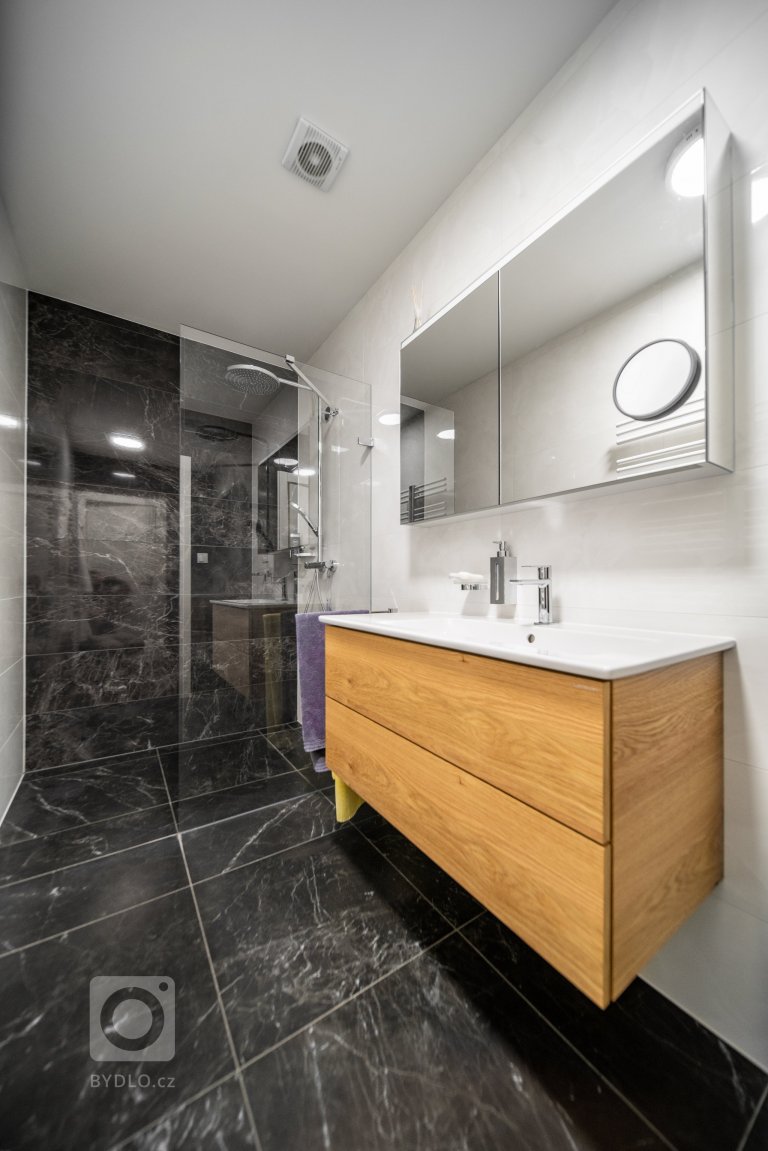 add picture to album