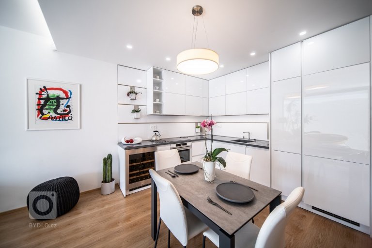 add picture to album