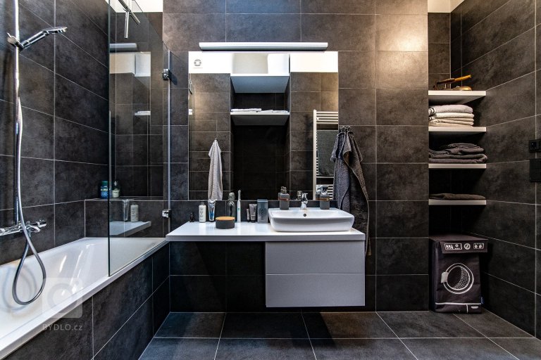 add picture to album