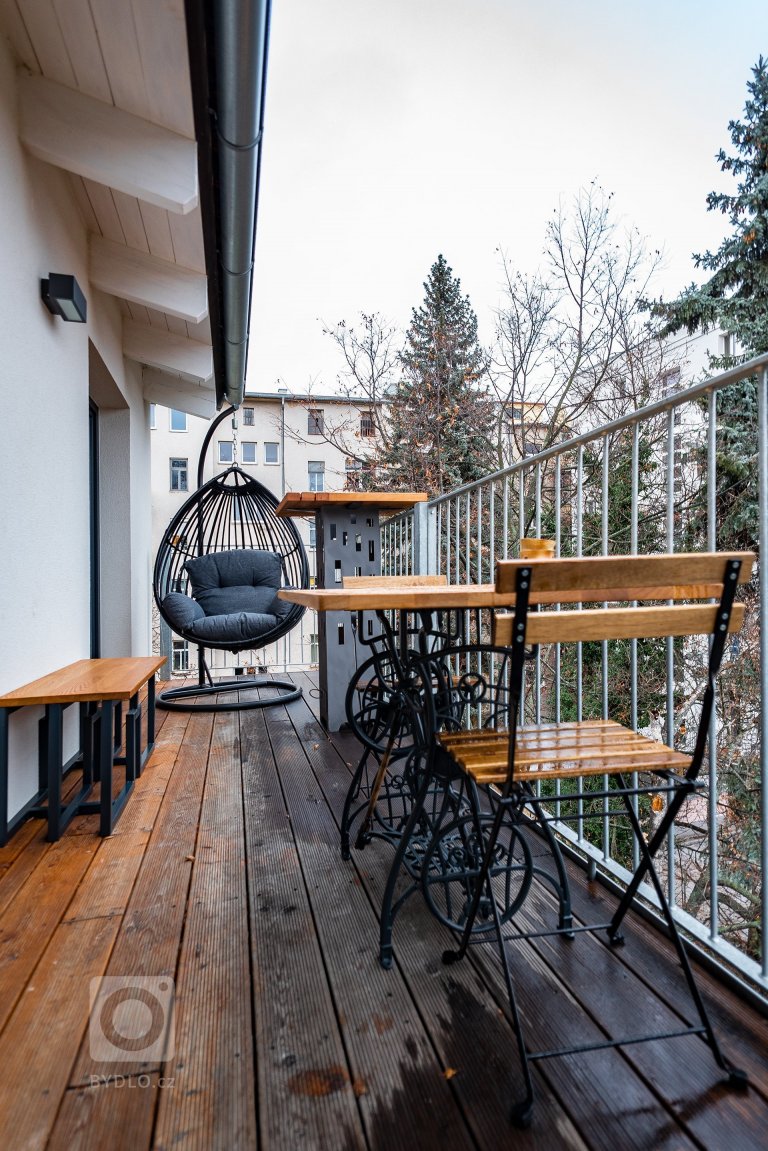 add picture to album