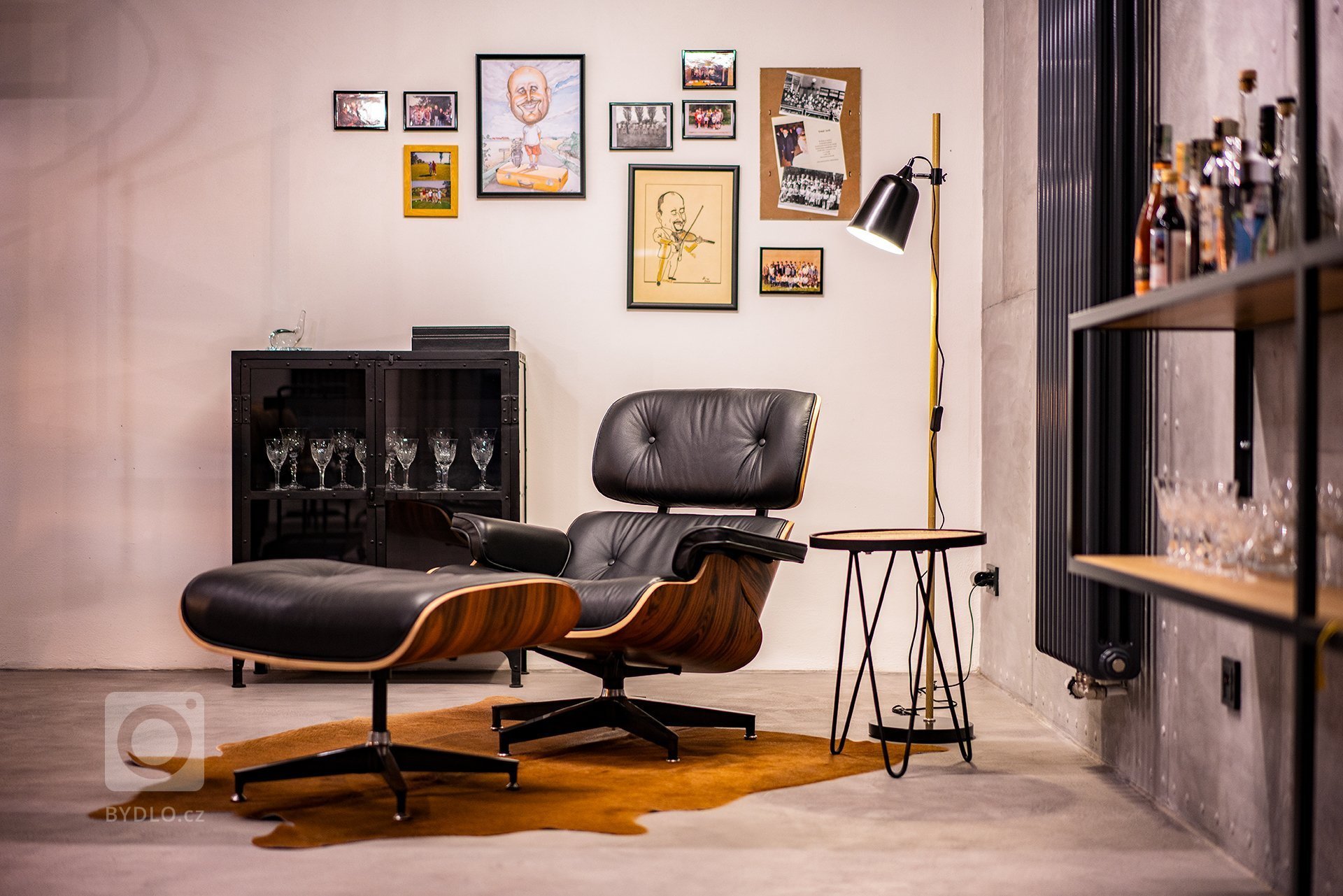 Majitel bytu, mladý muž, měl jasné zadání. Představoval si industriální pánský styl, z kterého půjde cítit jeho životní styl a záliby. Jako je například golf,…