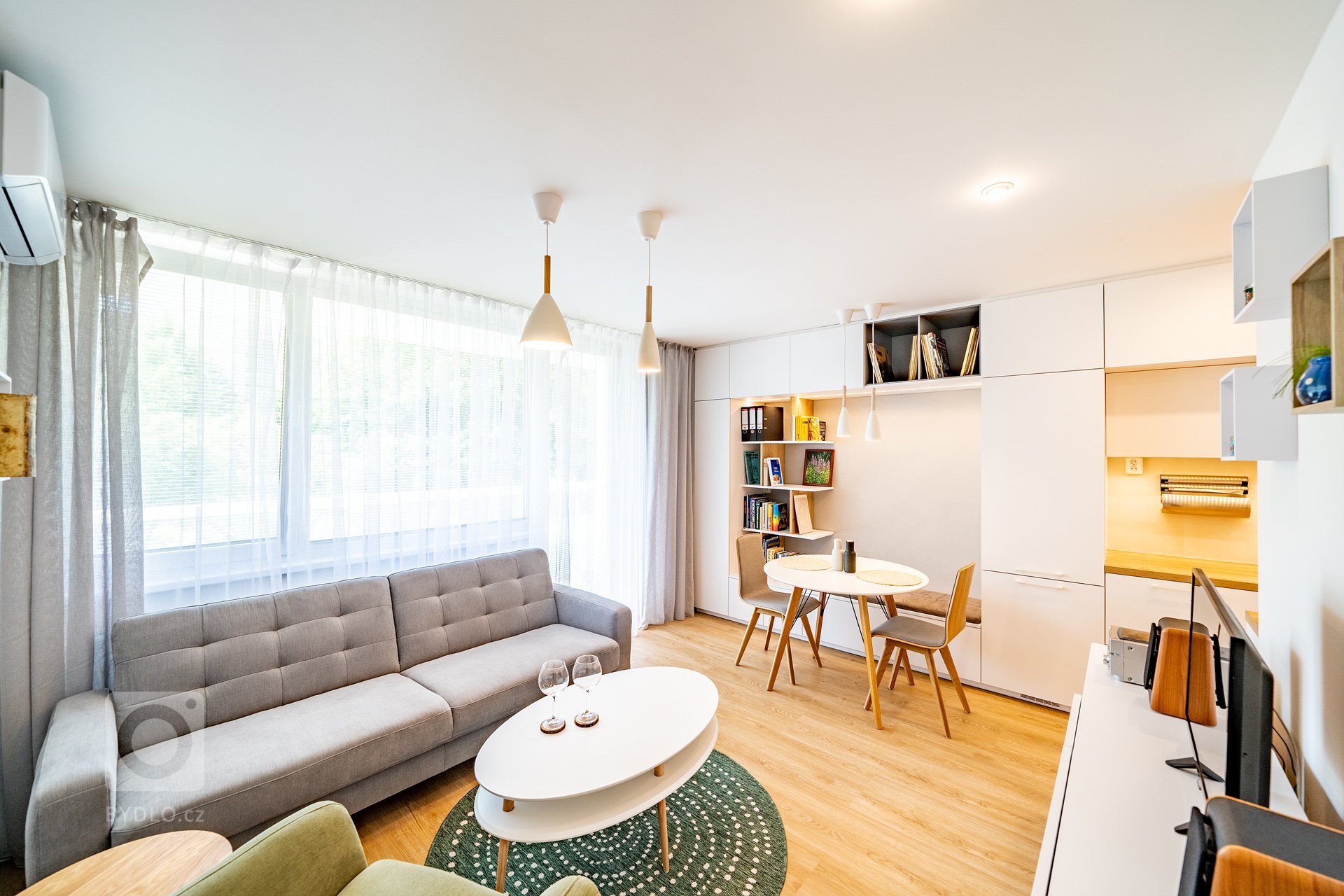 Rekonstrukce bytu pro mladého muže, který se těšil na životní změnu a dal mi kompletní důvěru v návrh, výběr veškerého vybavení a vedení samotné realizace.…