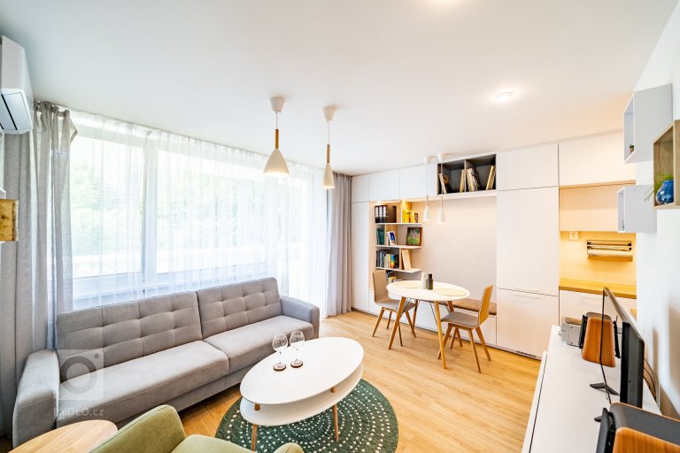 add picture to album