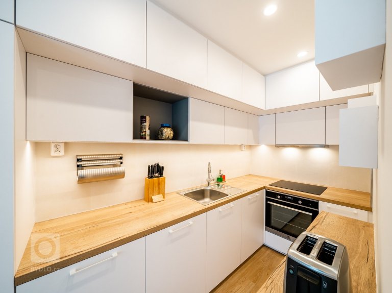 add picture to album