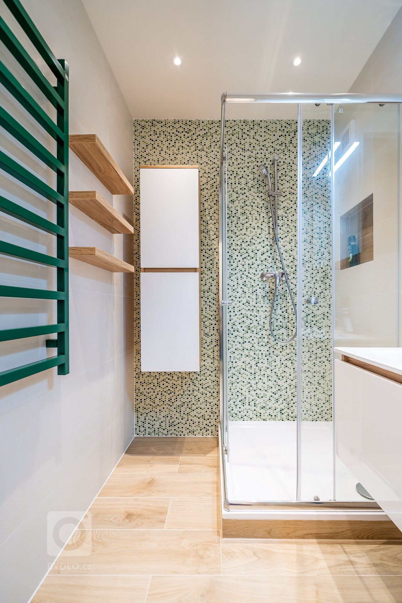 Rekonstrukce bytu pro mladého muže, který se těšil na životní změnu a dal mi kompletní důvěru v návrh, výběr veškerého vybavení a vedení samotné realizace.…