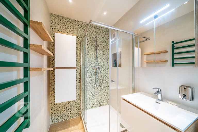 add picture to album