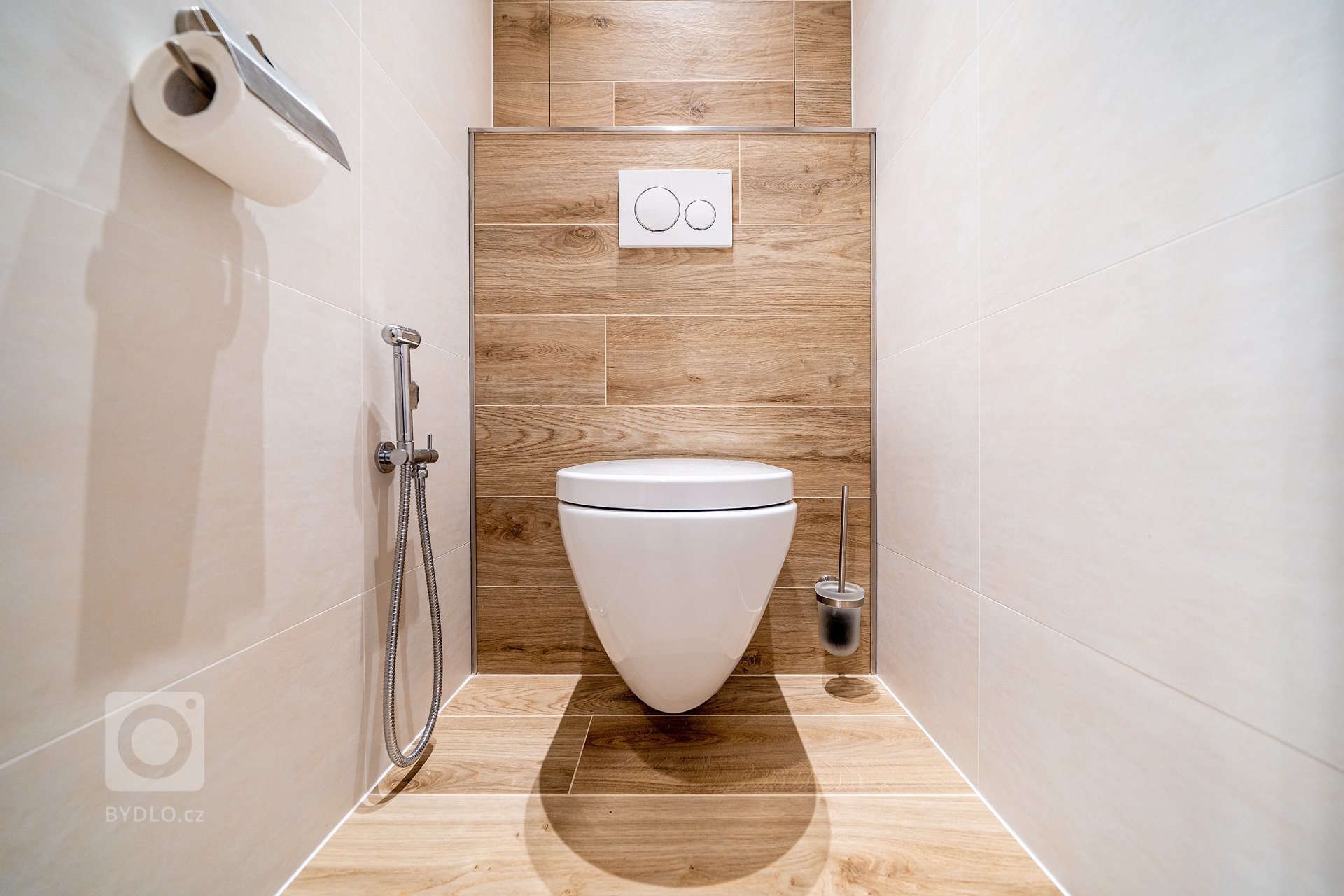 Rekonstrukce bytu pro mladého muže, který se těšil na životní změnu a dal mi kompletní důvěru v návrh, výběr veškerého vybavení a vedení samotné realizace.…