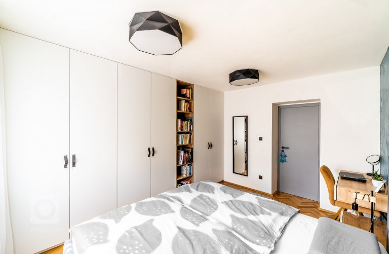 add picture to album