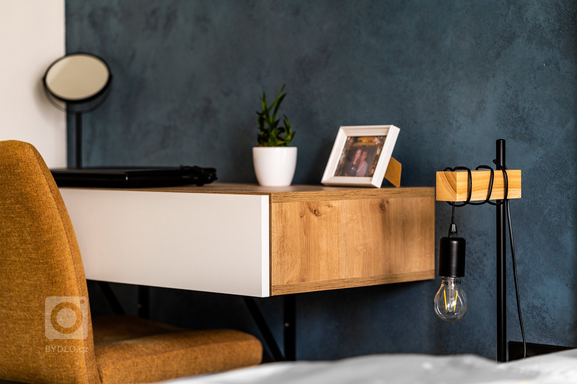 Rekonstrukce bytu pro mladý sympatický pár který se nebojí barev.&nbsp; Interiér je skloubením požadavků investorů, kteří milují kombinaci šalvějově zelené a…