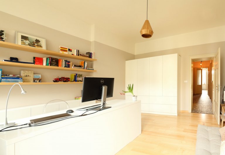 add picture to album