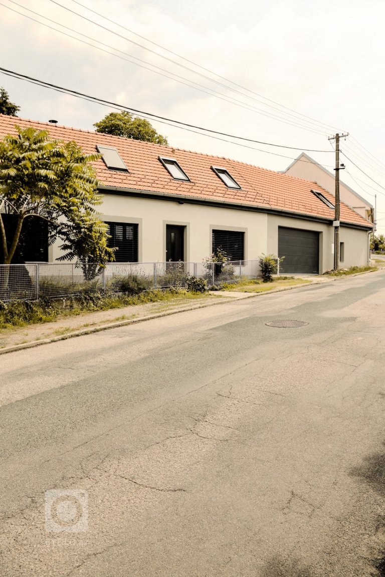 add picture to album