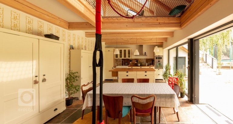 add picture to album