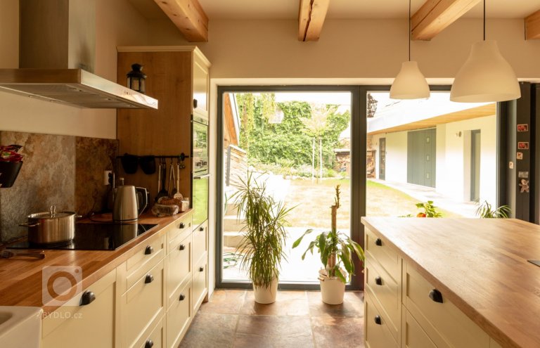 add picture to album