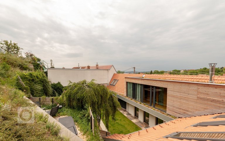 add picture to album