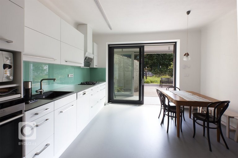 add picture to album