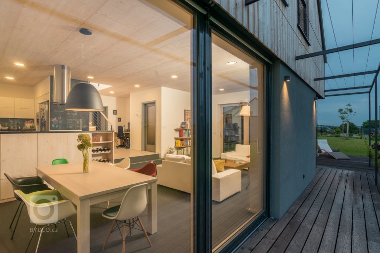 add picture to album