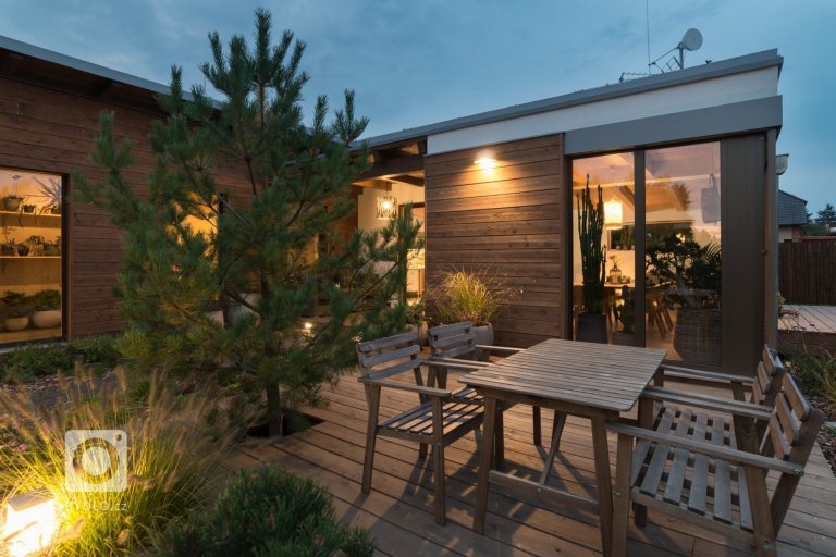 add picture to album