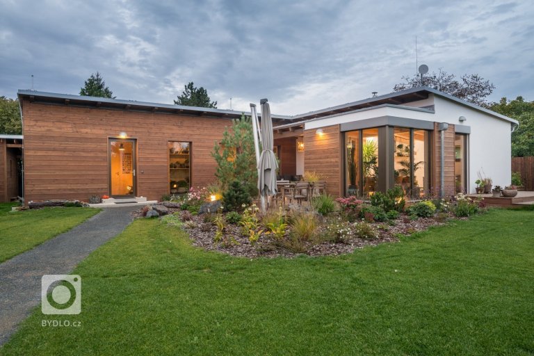 add picture to album