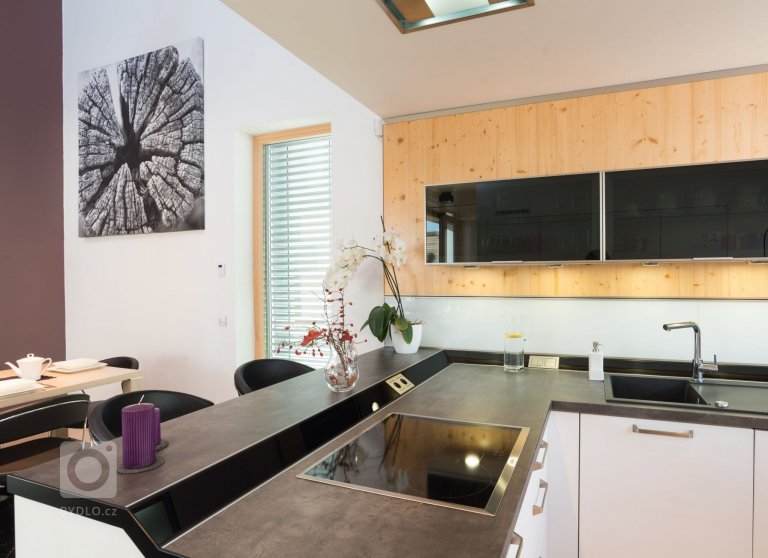 add picture to album