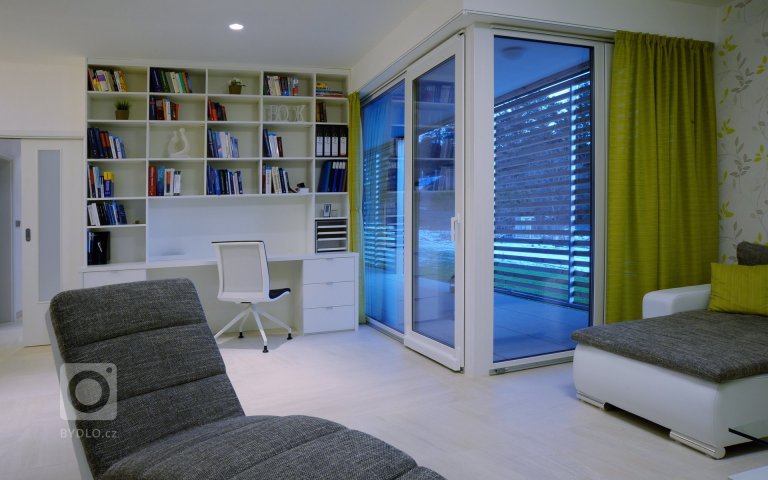 add picture to album