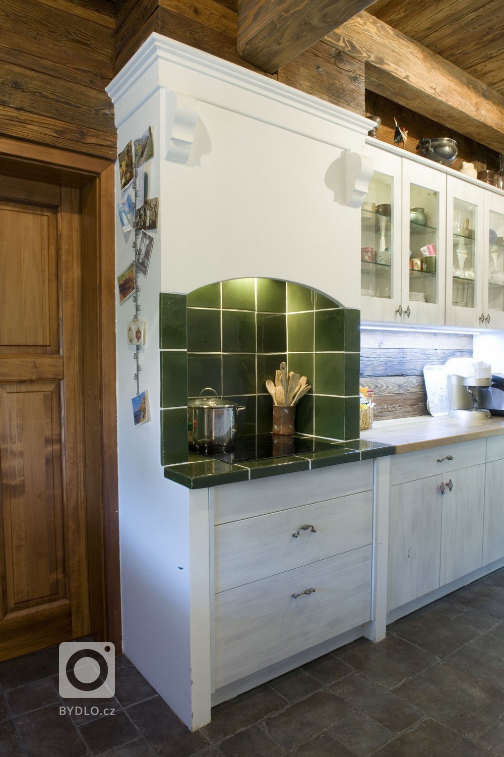 Vedle varného centra vstup do pracovny