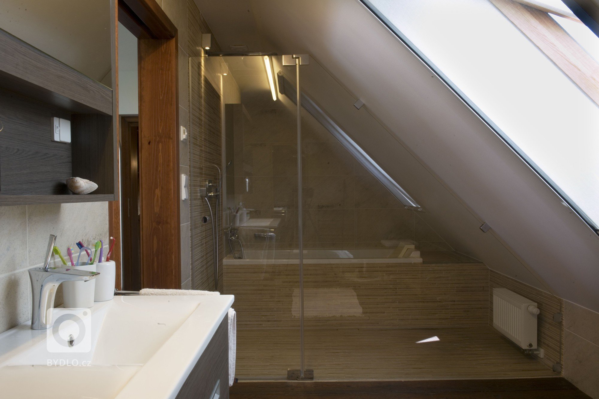 Citlivá&nbsp;rekonstrukce&nbsp;částečně kamenného&nbsp;vesnického domu&nbsp;z první republiky
