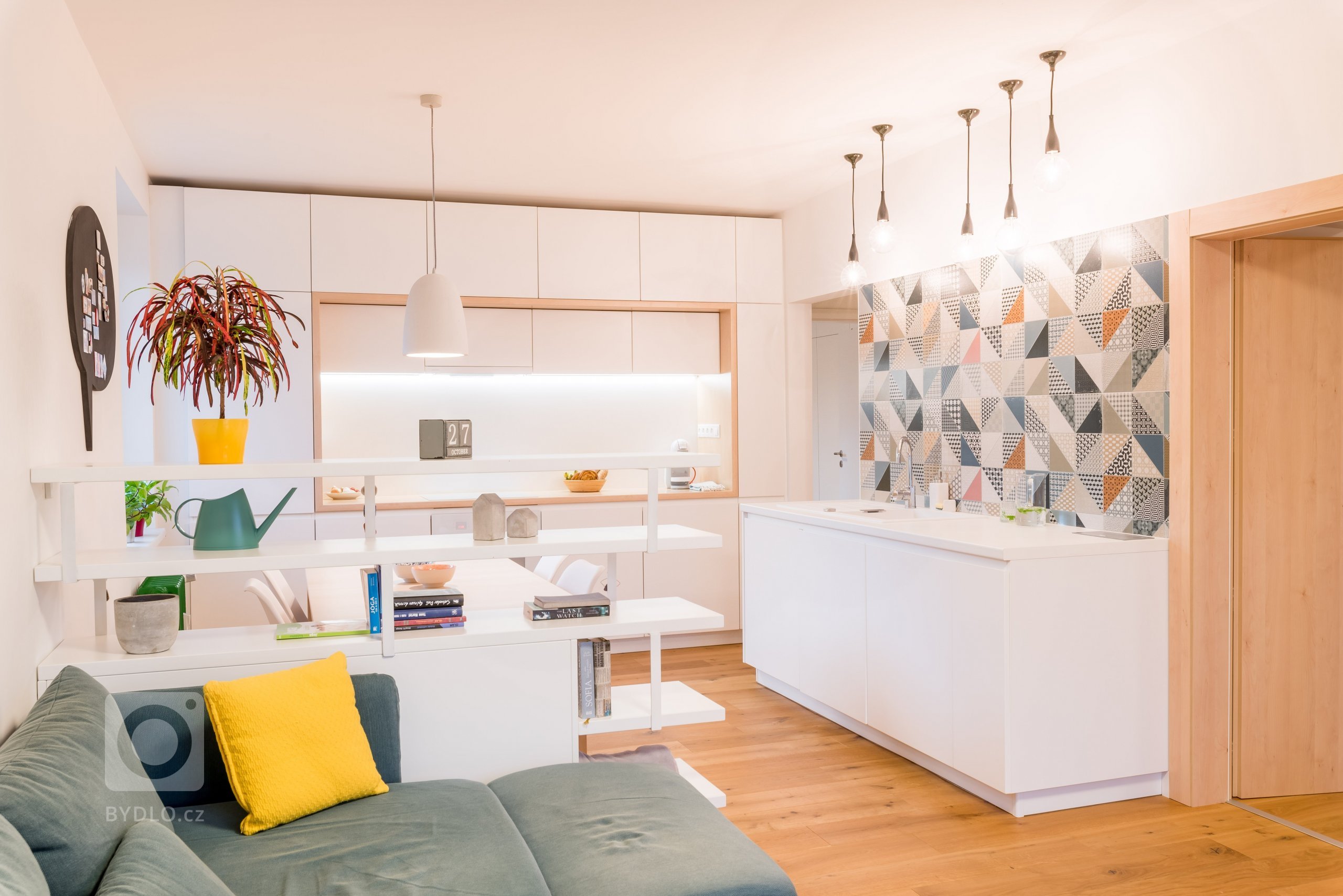 Z panelákovej klasiky k sviežemu, modernému a praktickému bývaniu

Nevyhovujúci technický stav bytu, mnoho prvkov nahranici životnosti a ich dizajnová&nbsp…