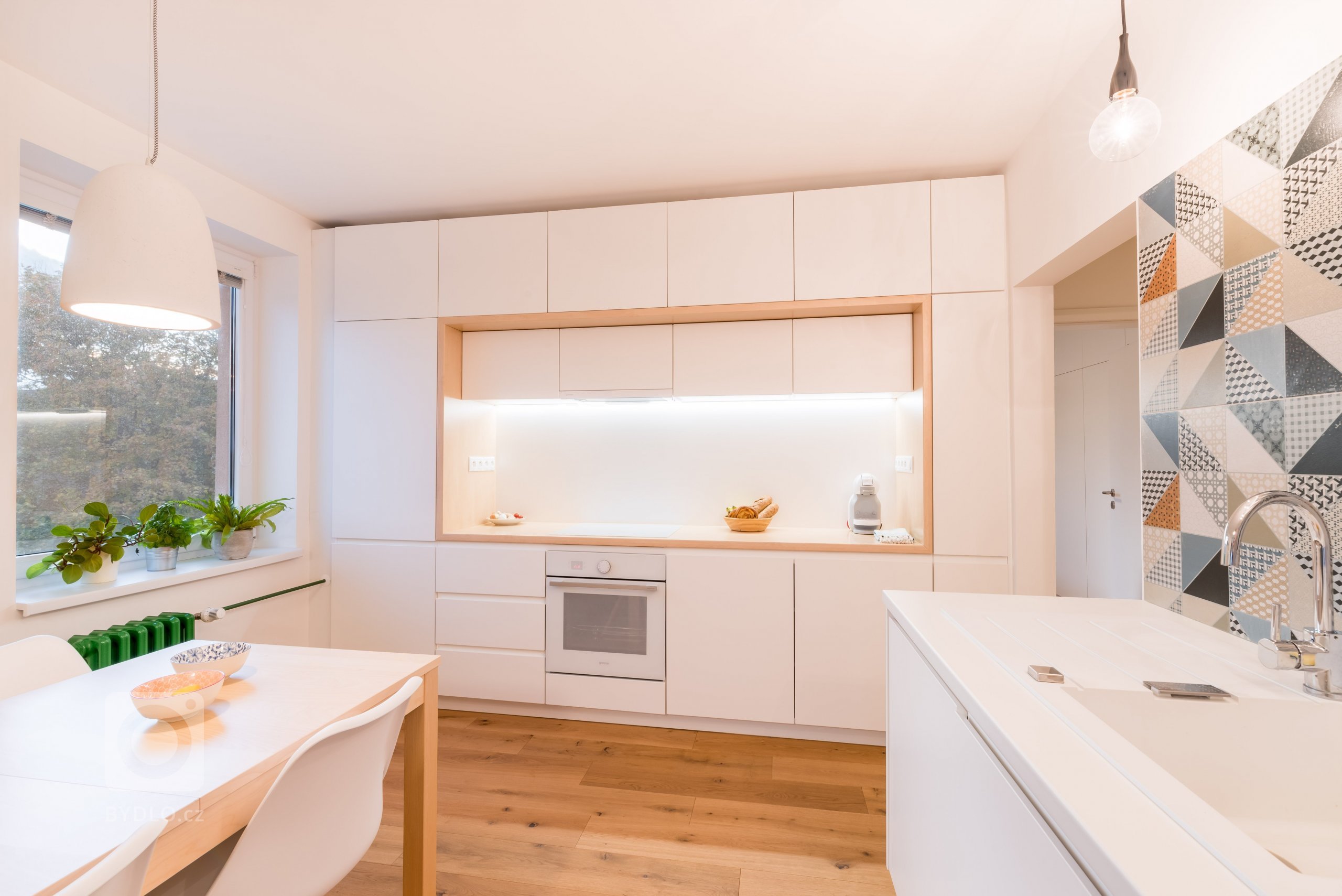 Z panelákovej klasiky k sviežemu, modernému a praktickému bývaniu

Nevyhovujúci technický stav bytu, mnoho prvkov nahranici životnosti a ich dizajnová&nbsp…