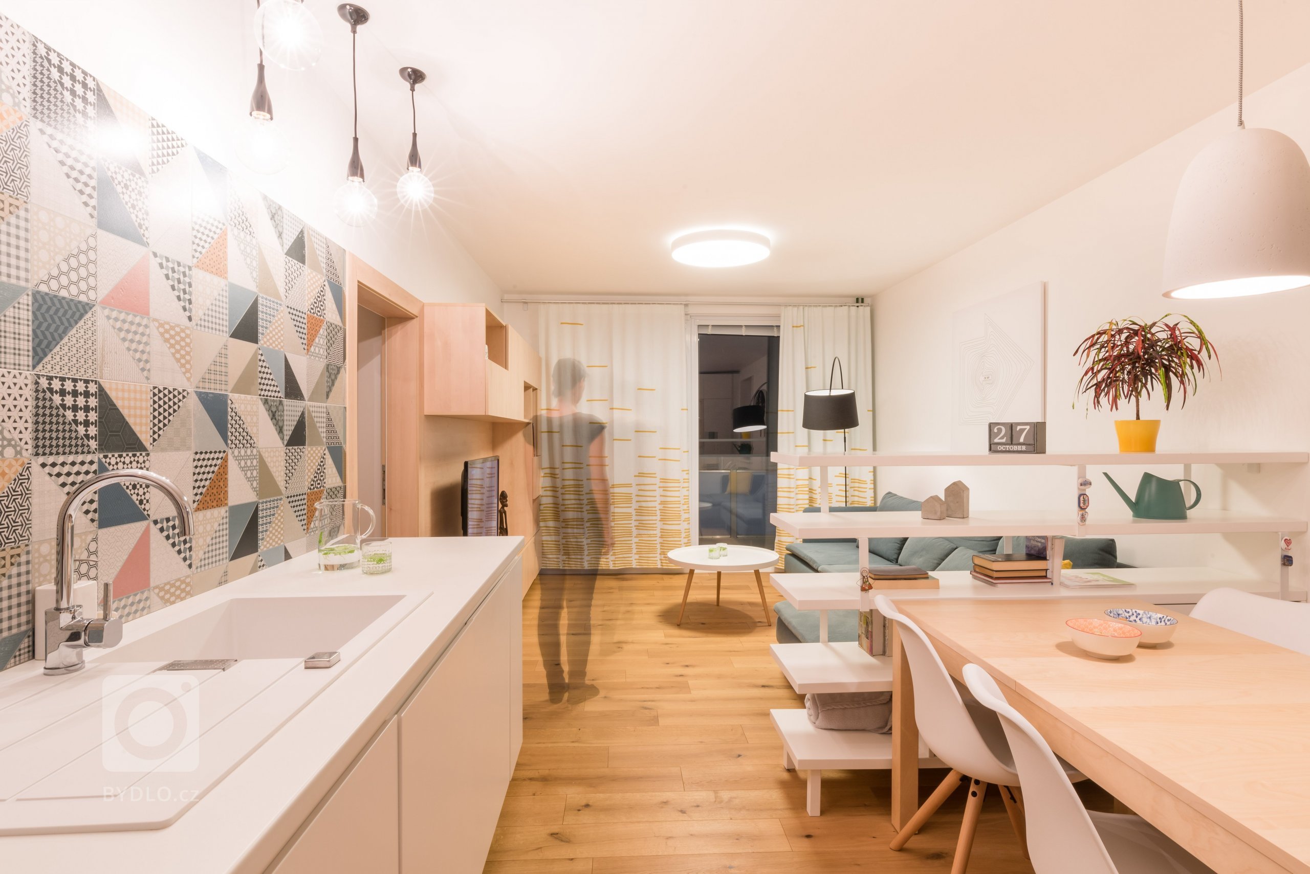 Z panelákovej klasiky k sviežemu, modernému a praktickému bývaniu

Nevyhovujúci technický stav bytu, mnoho prvkov nahranici životnosti a ich dizajnová&nbsp…