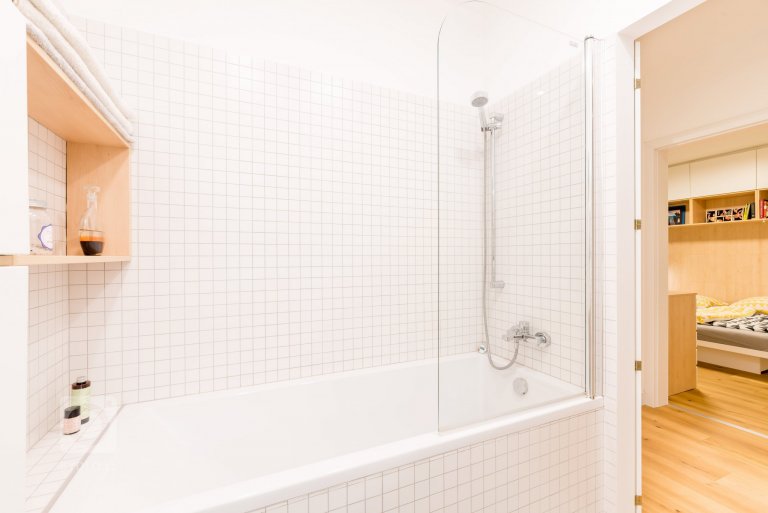 add picture to album