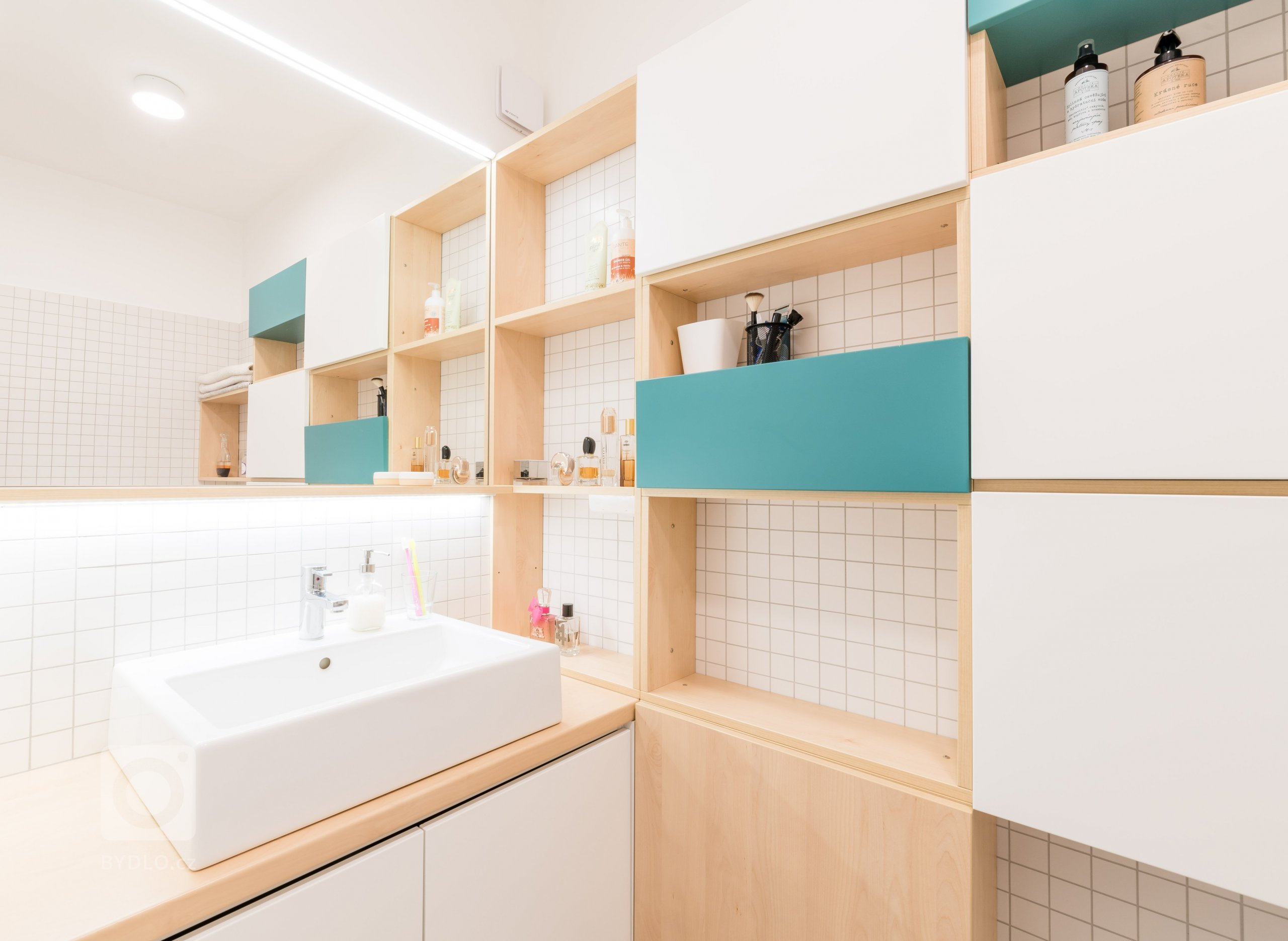 Z panelákovej klasiky k sviežemu, modernému a praktickému bývaniu

Nevyhovujúci technický stav bytu, mnoho prvkov nahranici životnosti a ich dizajnová&nbsp…