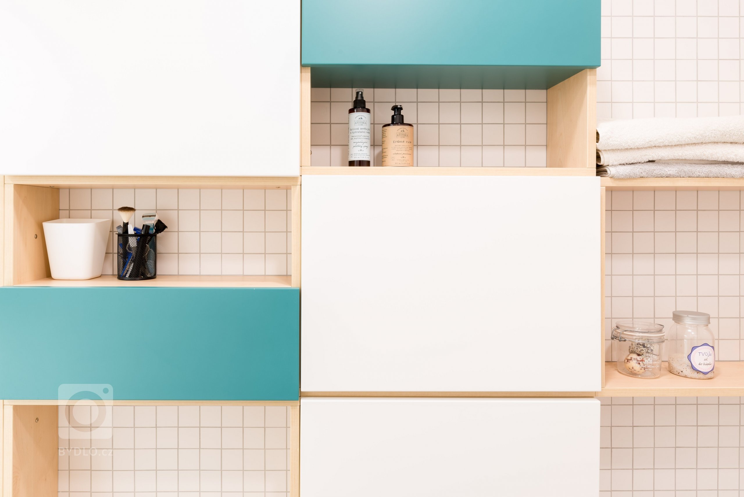 Z panelákovej klasiky k sviežemu, modernému a praktickému bývaniu

Nevyhovujúci technický stav bytu, mnoho prvkov nahranici životnosti a ich dizajnová&nbsp…