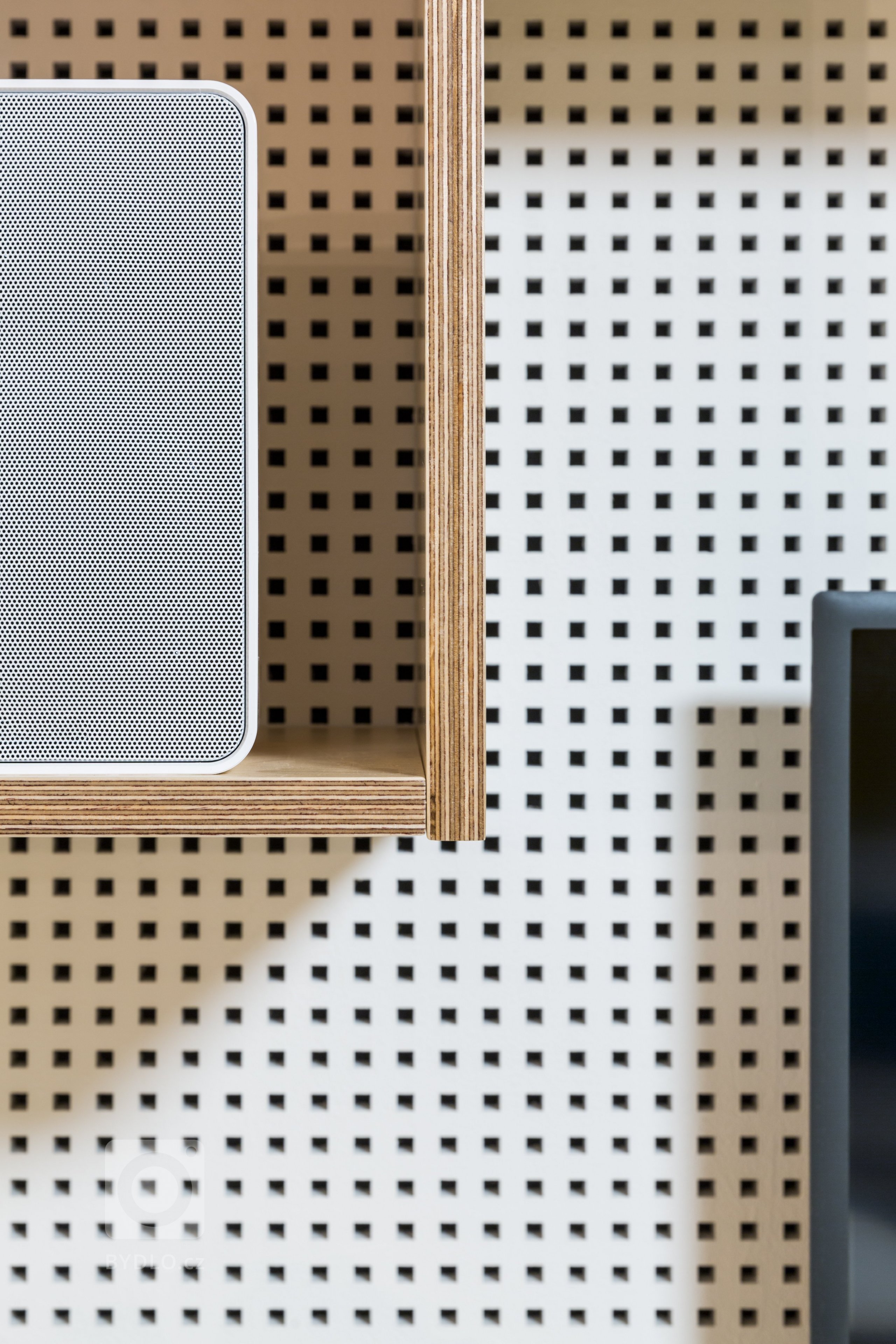 Žlté schody na dobrej adrese

Trojizbový mezonetový byt prešiel na začiatku&nbsp;zmenami dispozície, kde sme eliminovali chodby a podlahovú plochu využili na…