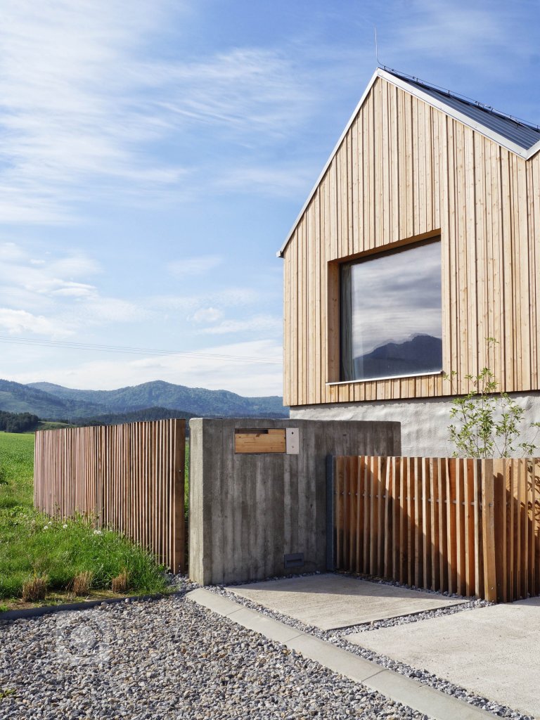 add picture to album