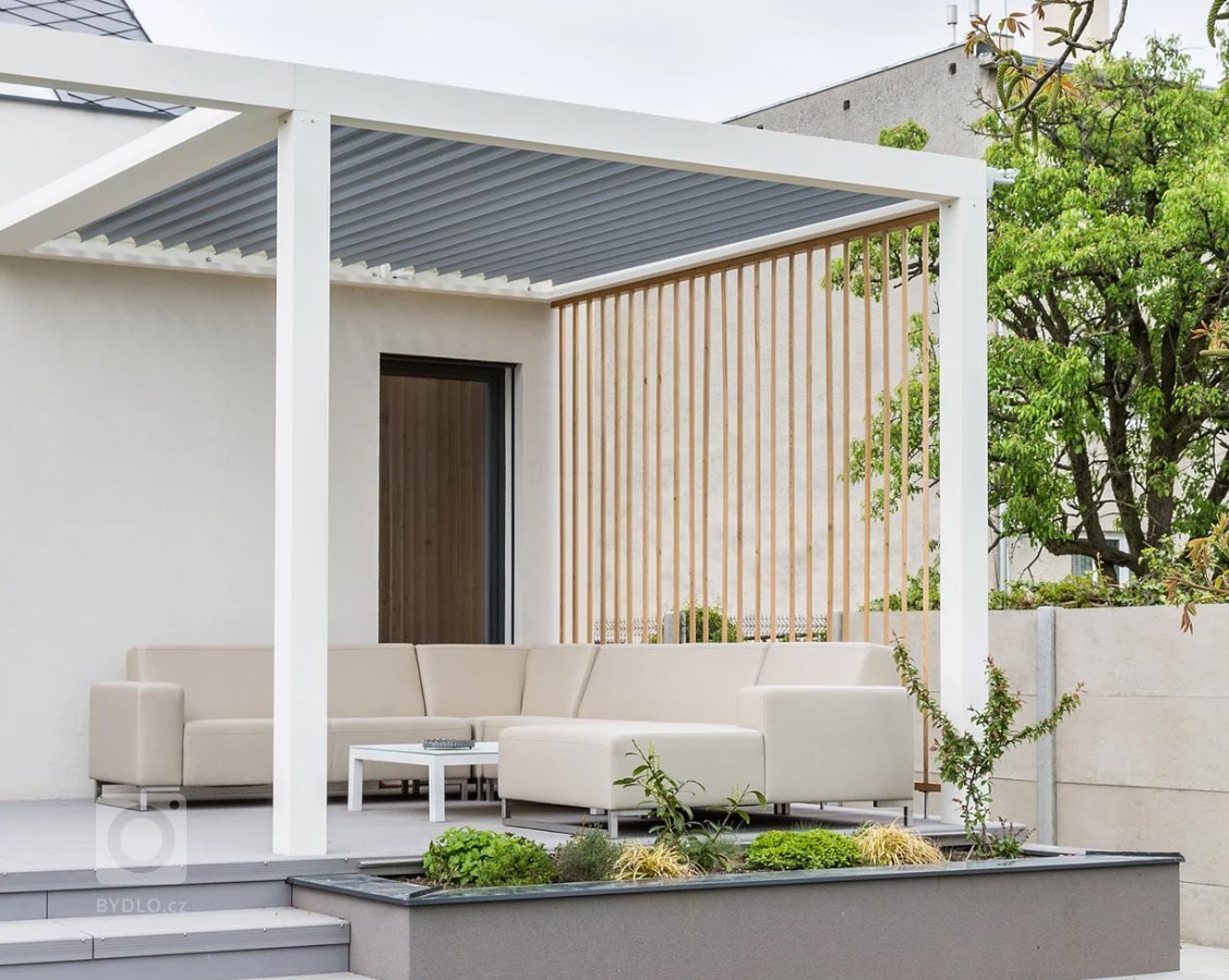 Prestavba rodičovského domu kompozične nadväzuje na jestvujúci objekt, zachováva jeho hmotovú skladbu a najmä charakter z uličného pohľadu. Nový dizajn objektu…